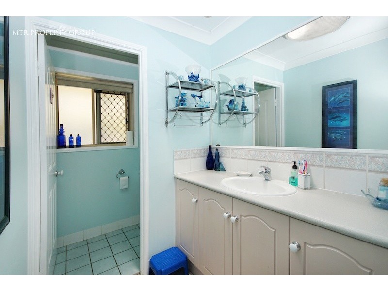 8 Manchester Close, Forest Lake QLD 4078