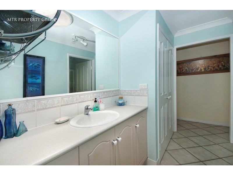 8 Manchester Close, Forest Lake QLD 4078