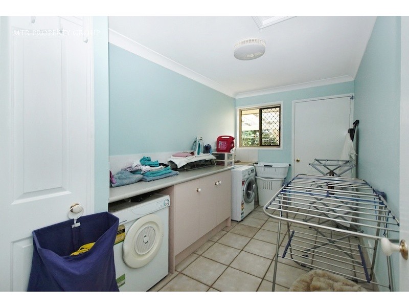 8 Manchester Close, Forest Lake QLD 4078