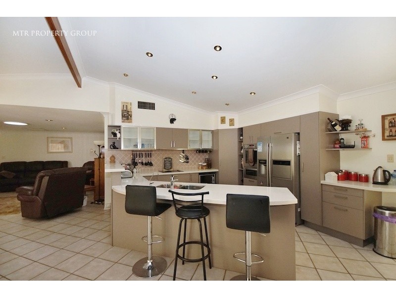 8 Manchester Close, Forest Lake QLD 4078