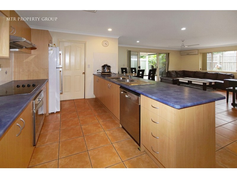 27 Booloumba Crescent, Forest Lake QLD 4078