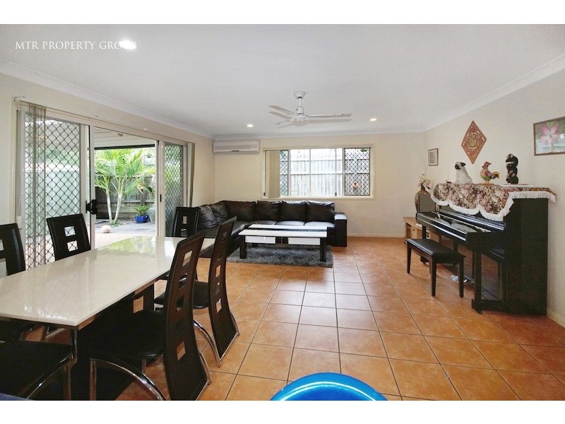 27 Booloumba Crescent, Forest Lake QLD 4078