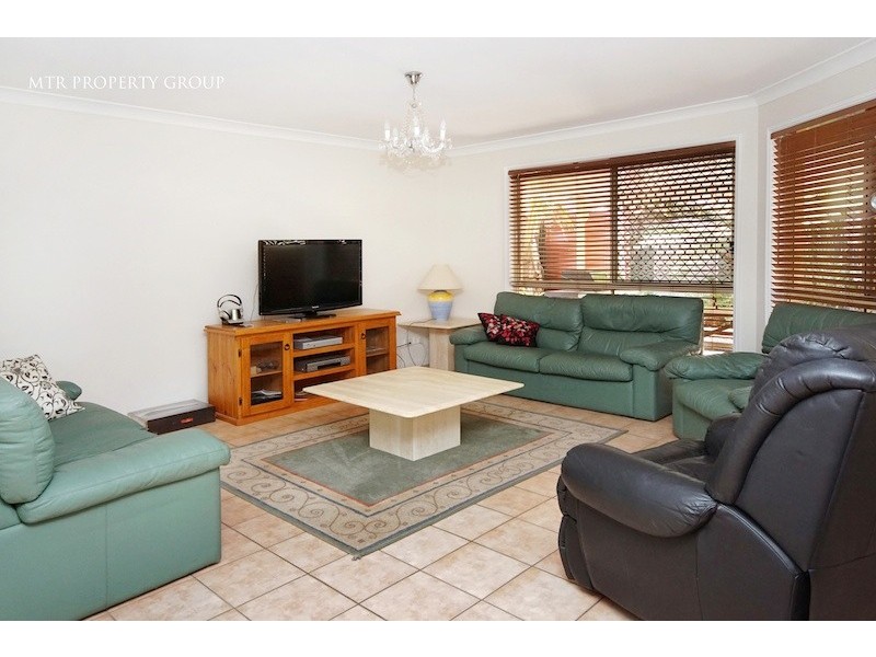 6 Savill Close, Forest Lake QLD 4078