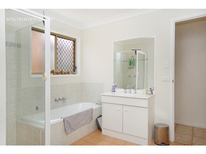 6 Savill Close, Forest Lake QLD 4078