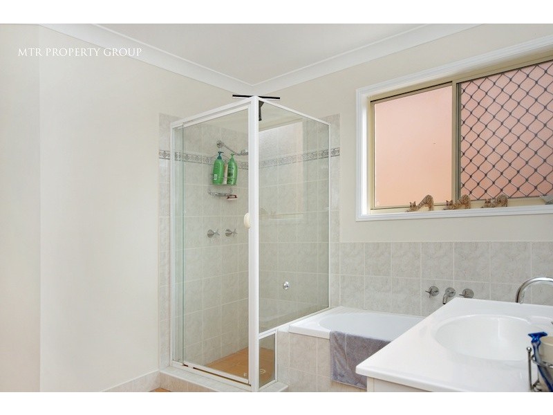 6 Savill Close, Forest Lake QLD 4078