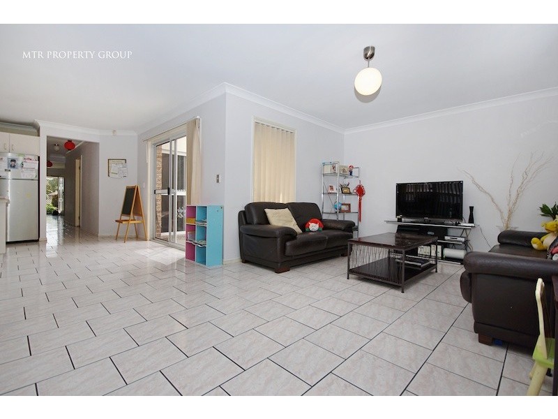 4 Argyle Place, Forest Lake QLD 4078