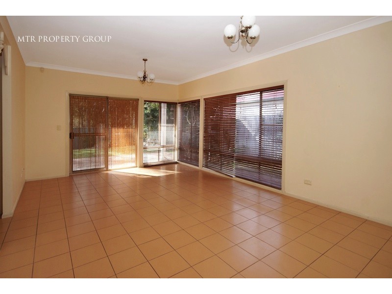 8 Grasstree Place, Forest Lake QLD 4078