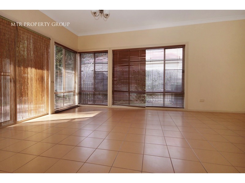 8 Grasstree Place, Forest Lake QLD 4078