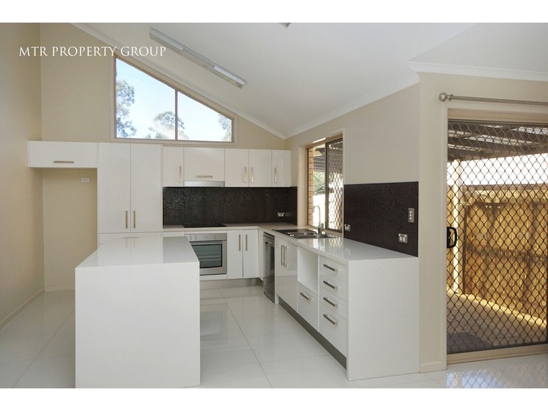 33 Wivenhoe Circuit, Forest Lake QLD 4078