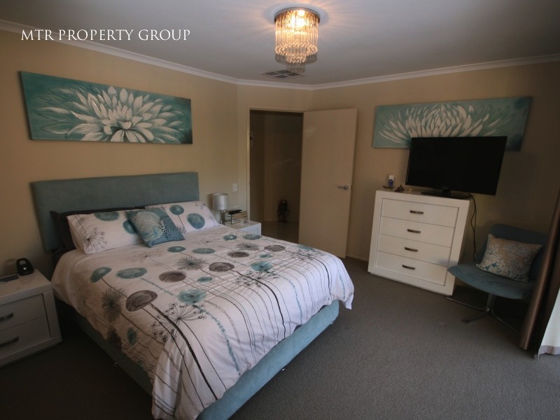 33 Wivenhoe Circuit, Forest Lake QLD 4078