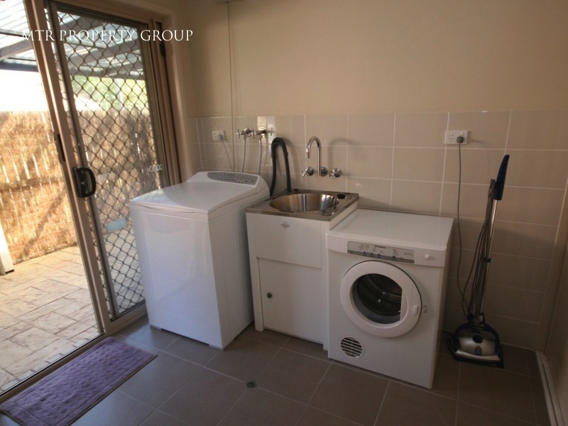 33 Wivenhoe Circuit, Forest Lake QLD 4078