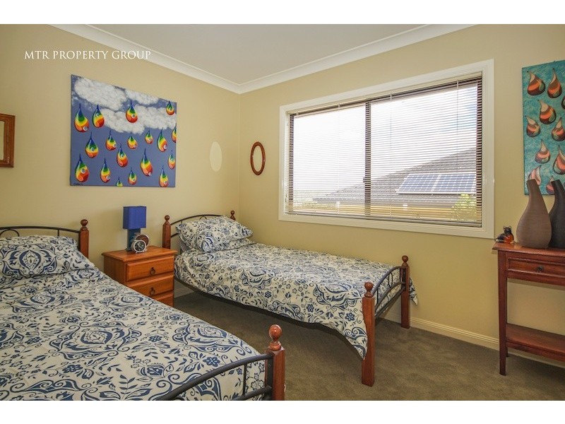 25 Hawthorne Street, Forest Lake QLD 4078