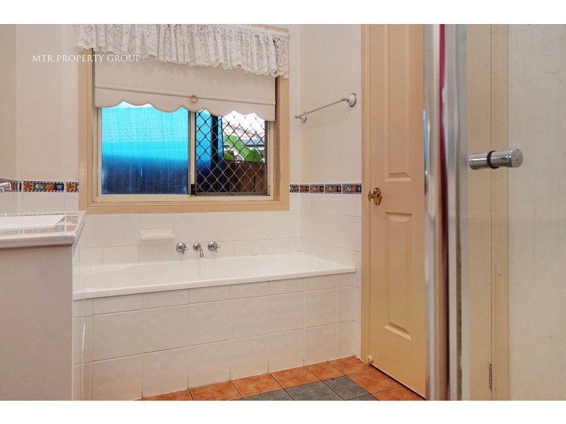 33 Simpson Way, Forest Lake QLD 4078