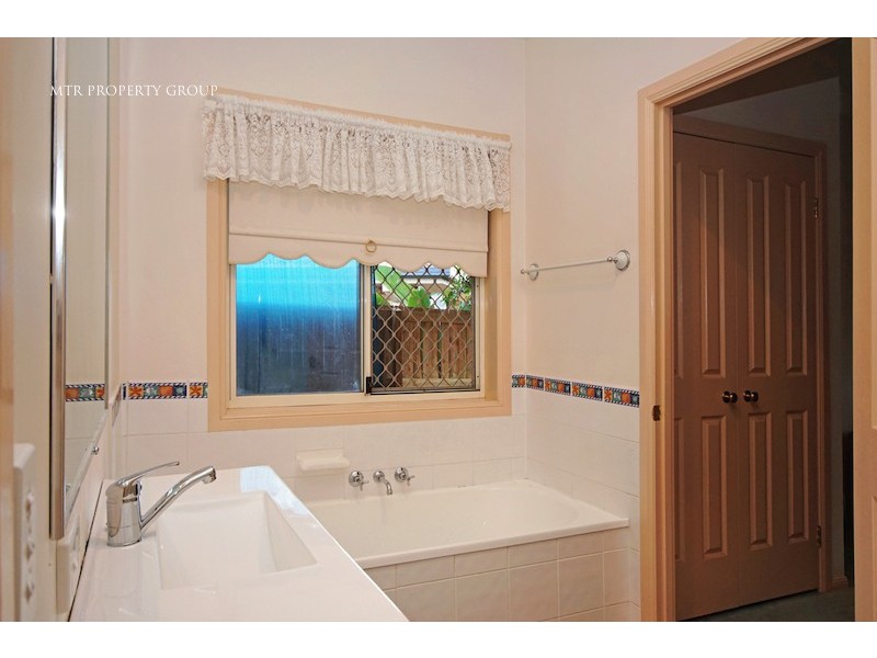 33 Simpson Way, Forest Lake QLD 4078