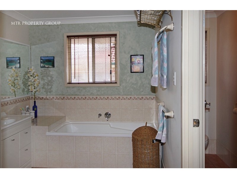 2 Allen Close, Forest Lake QLD 4078