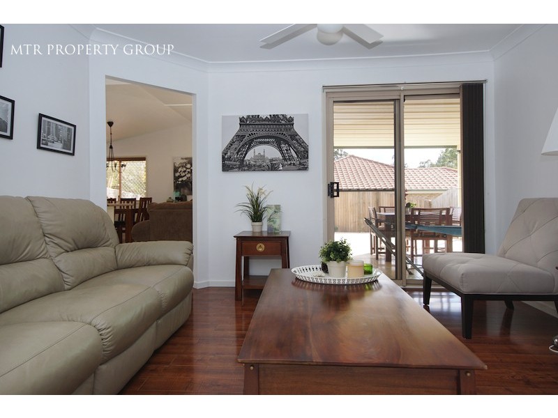 8 Savill Close, Forest Lake QLD 4078