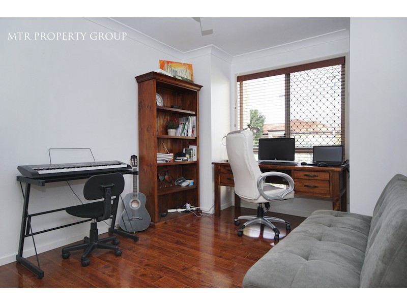 8 Savill Close, Forest Lake QLD 4078