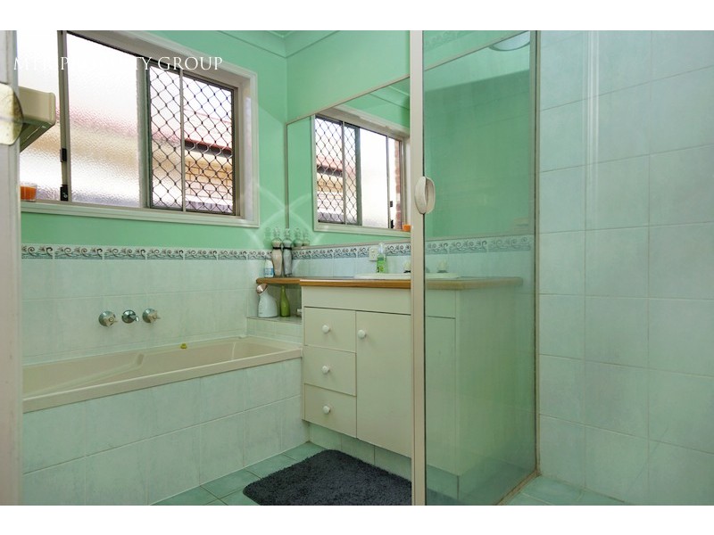 8 Savill Close, Forest Lake QLD 4078