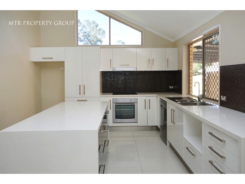 33 Wivenhoe Circuit, Forest Lake QLD 4078