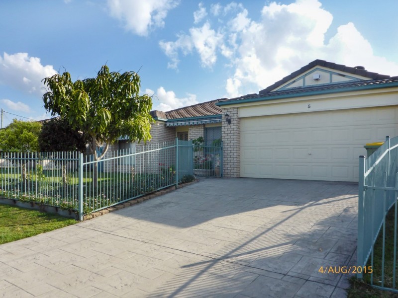 5 Aronia Court, Regents Park QLD 4118
