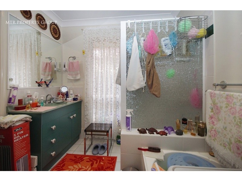 8 Evergreen Place, Forest Lake QLD 4078