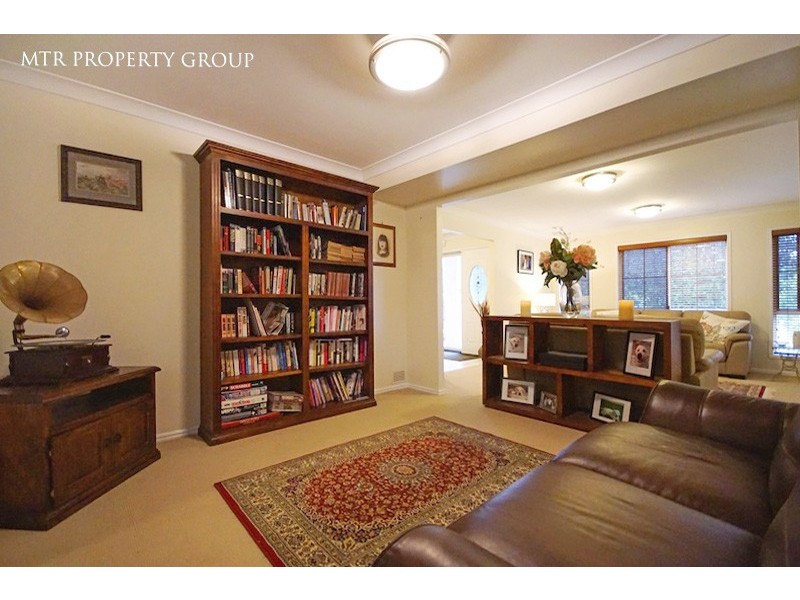 4 Carnegie Close, Forest Lake QLD 4078