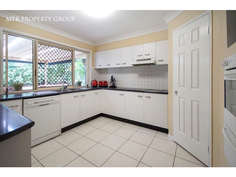 4 Carnegie Close, Forest Lake QLD 4078