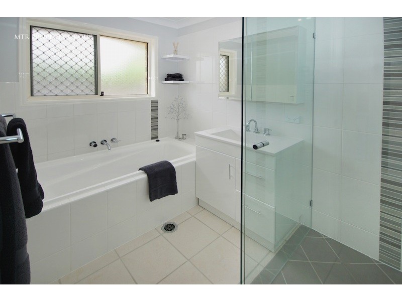 1 Rundle Street, Forest Lake QLD 4078