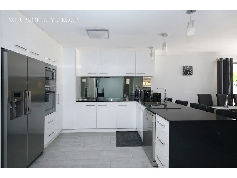 16 Windsor Place, Forest Lake QLD 4078