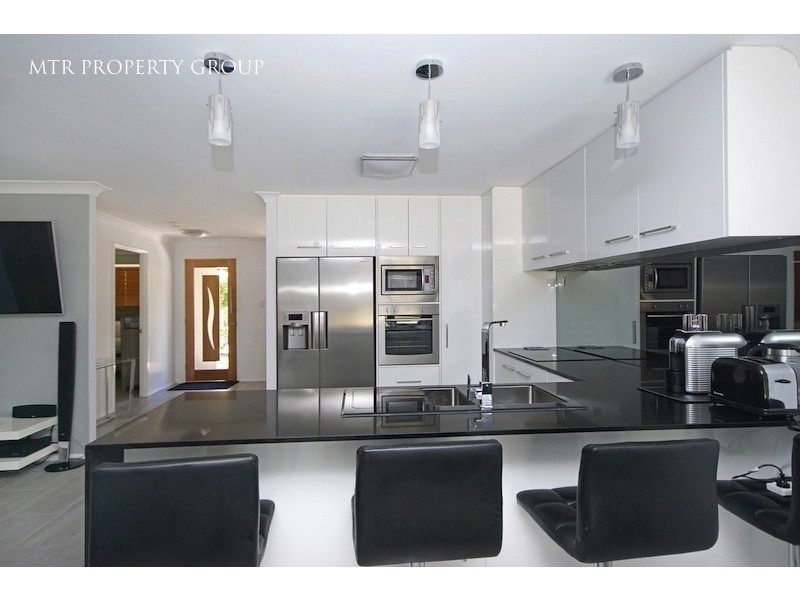 16 Windsor Place, Forest Lake QLD 4078