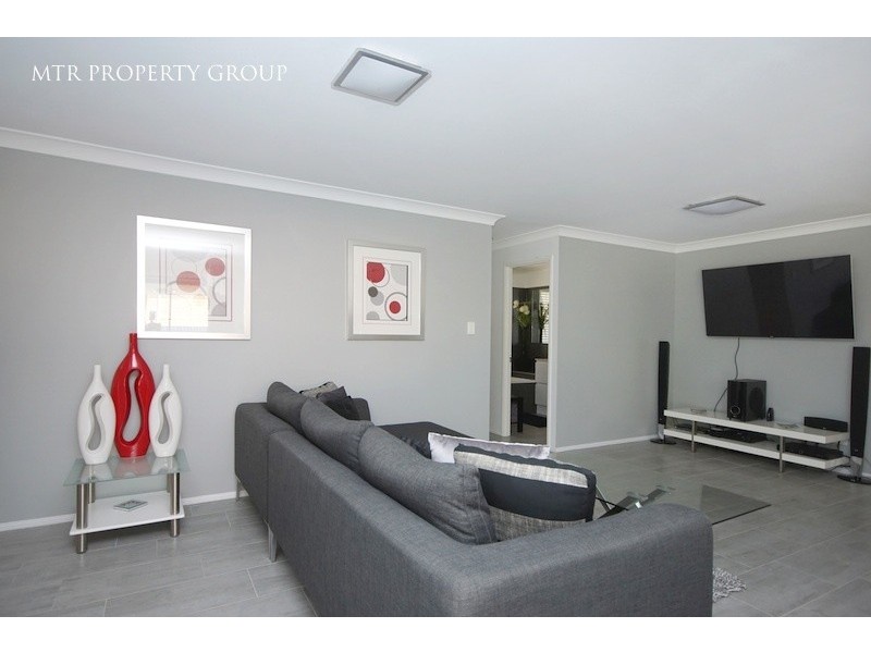 16 Windsor Place, Forest Lake QLD 4078