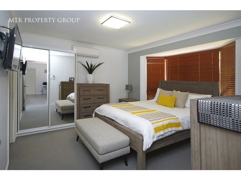 16 Windsor Place, Forest Lake QLD 4078