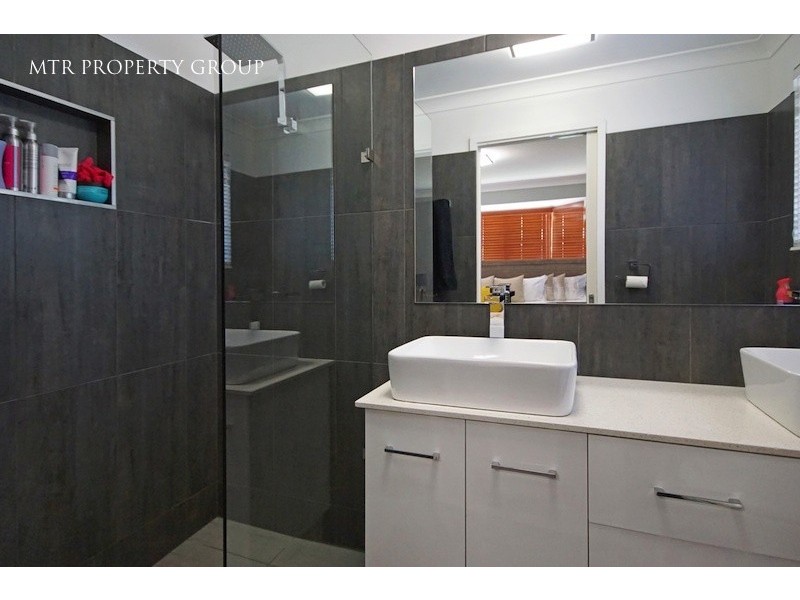 16 Windsor Place, Forest Lake QLD 4078