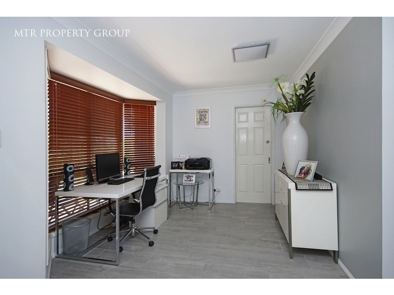 16 Windsor Place, Forest Lake QLD 4078