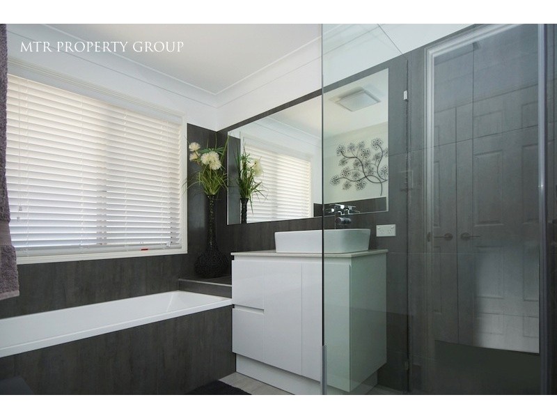 16 Windsor Place, Forest Lake QLD 4078