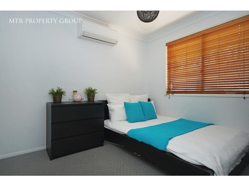 16 Windsor Place, Forest Lake QLD 4078