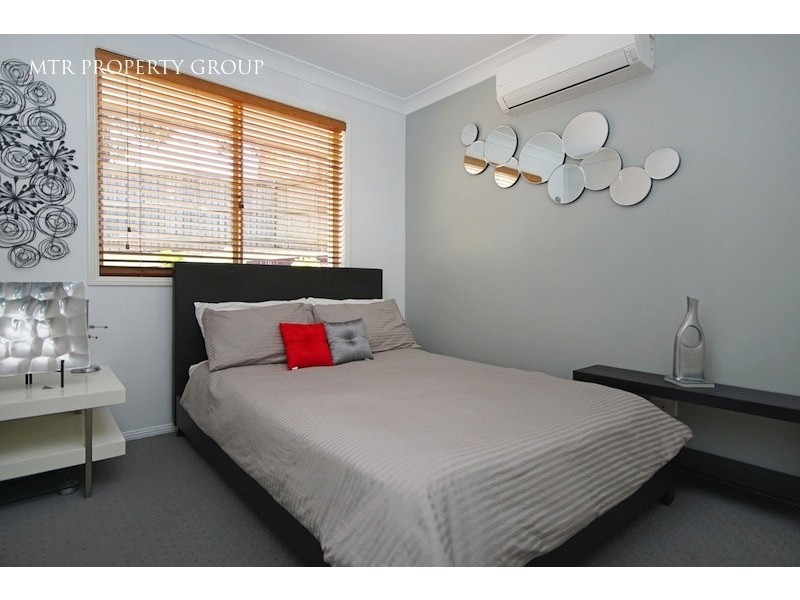 16 Windsor Place, Forest Lake QLD 4078