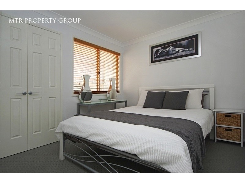 16 Windsor Place, Forest Lake QLD 4078