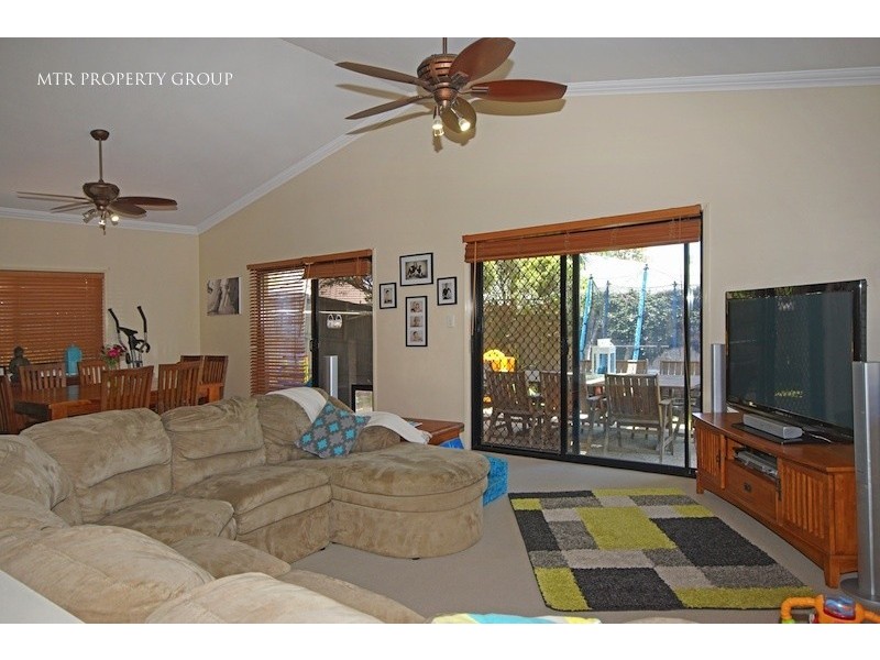 33 Central Street, Forest Lake QLD 4078