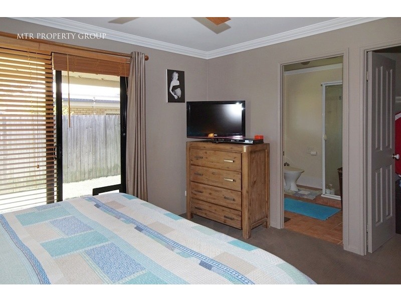 33 Central Street, Forest Lake QLD 4078