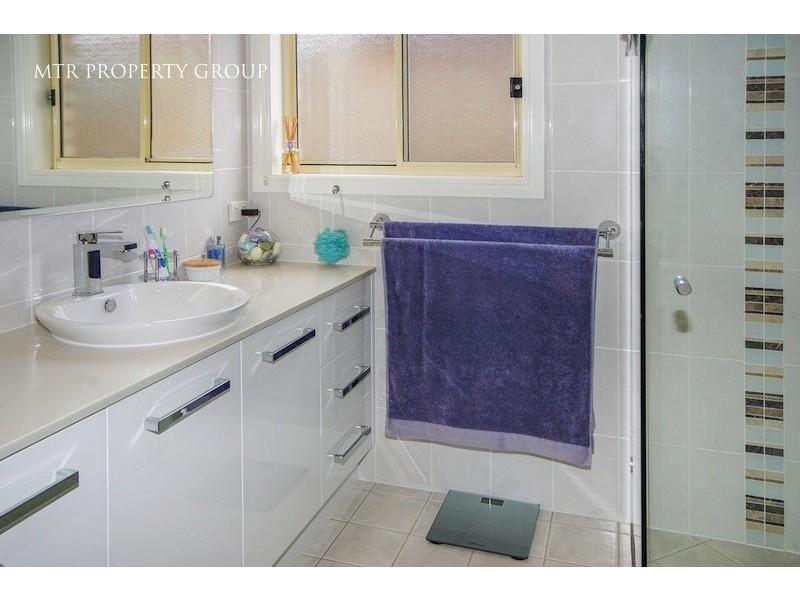 31 Central Street, Forest Lake QLD 4078