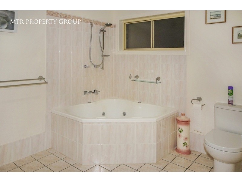 31 Central Street, Forest Lake QLD 4078