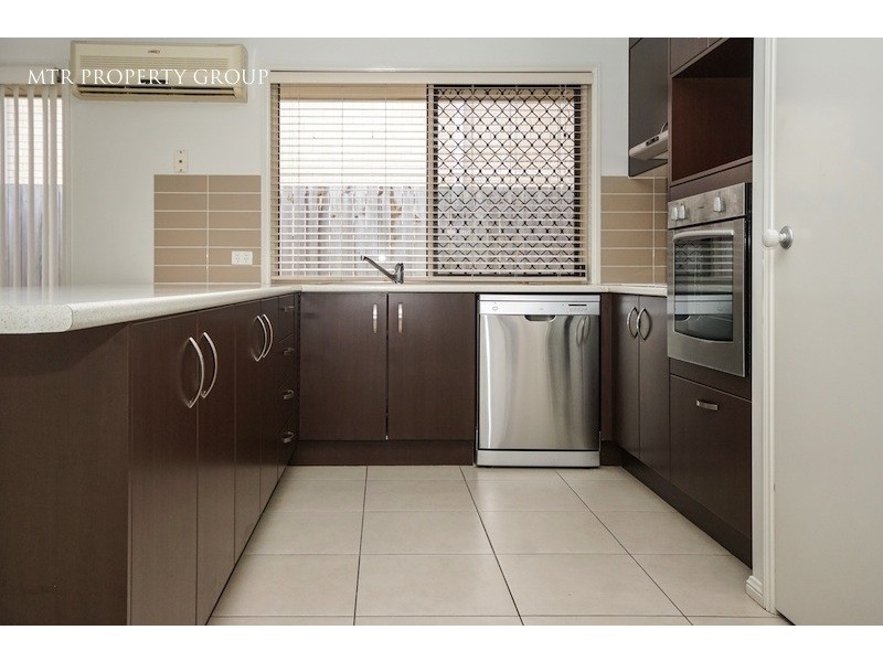 11 Sandalwood Street, Heathwood QLD 4110