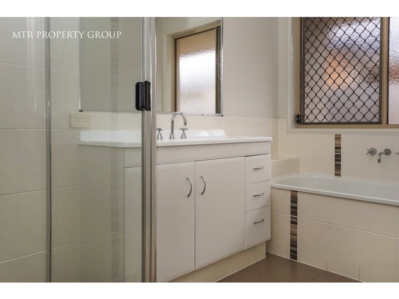 11 Sandalwood Street, Heathwood QLD 4110