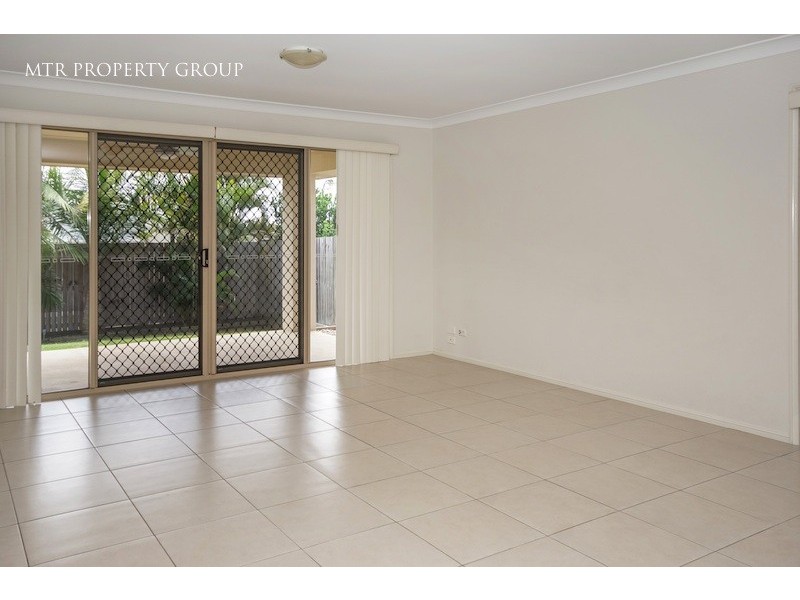 11 Sandalwood Street, Heathwood QLD 4110