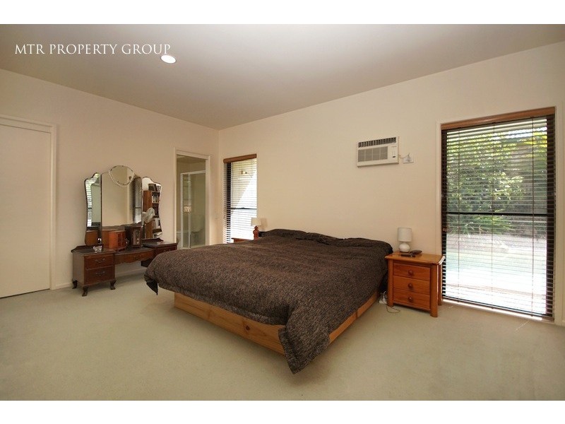 16 Agathis Place, Forest Lake QLD 4078