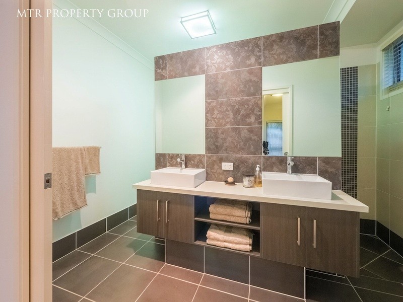 16 Brush Box Place, Heathwood QLD 4110