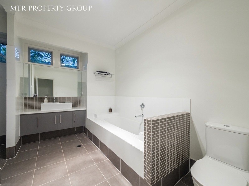 16 Brush Box Place, Heathwood QLD 4110