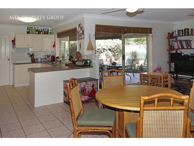 8 Tenterfield Place, Forest Lake QLD 4078