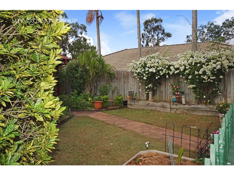 8 Tenterfield Place, Forest Lake QLD 4078